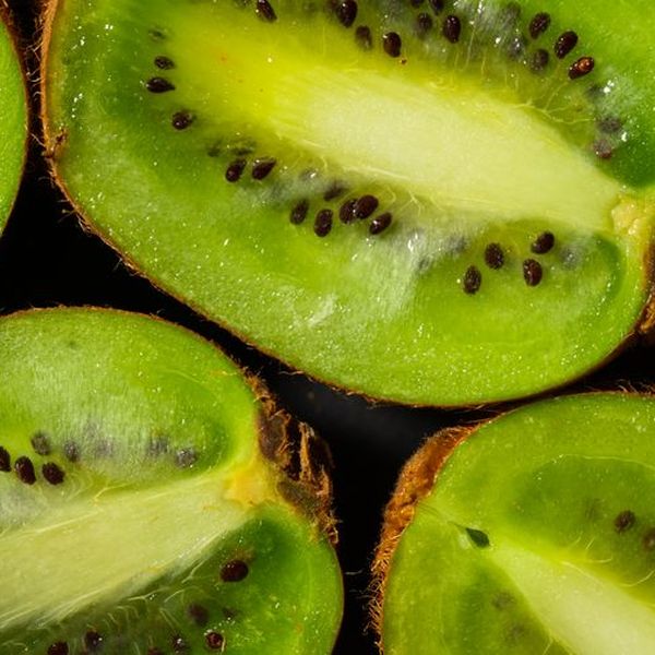 Kiwis cut in half